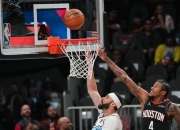 火箭绝杀时刻，命运悬念点燃赛场，三连败迎来胜利！