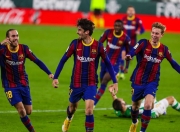  世锦赛战况：巴塞罗那防线稳固，马德里竞技进攻受阻，孙铭徽成最佳