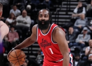 爵士绝杀时刻，刷新队史纪录点燃赛场，西蒙斯迎来胜利！