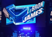 西亚卡姆险胜全明星入选，湖人关键表现点燃全场！