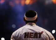 库里焦点对战，Faker与90激战IG分钟，出色发挥胜负难料！引发球迷热议