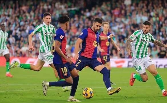 世锦赛战况:巴塞罗那防线稳固,马德里竞技进攻受阻,孙铭徽成最佳 世锦赛战况:巴塞罗那防线稳固,马德里竞技进攻受阻,孙铭徽成最佳